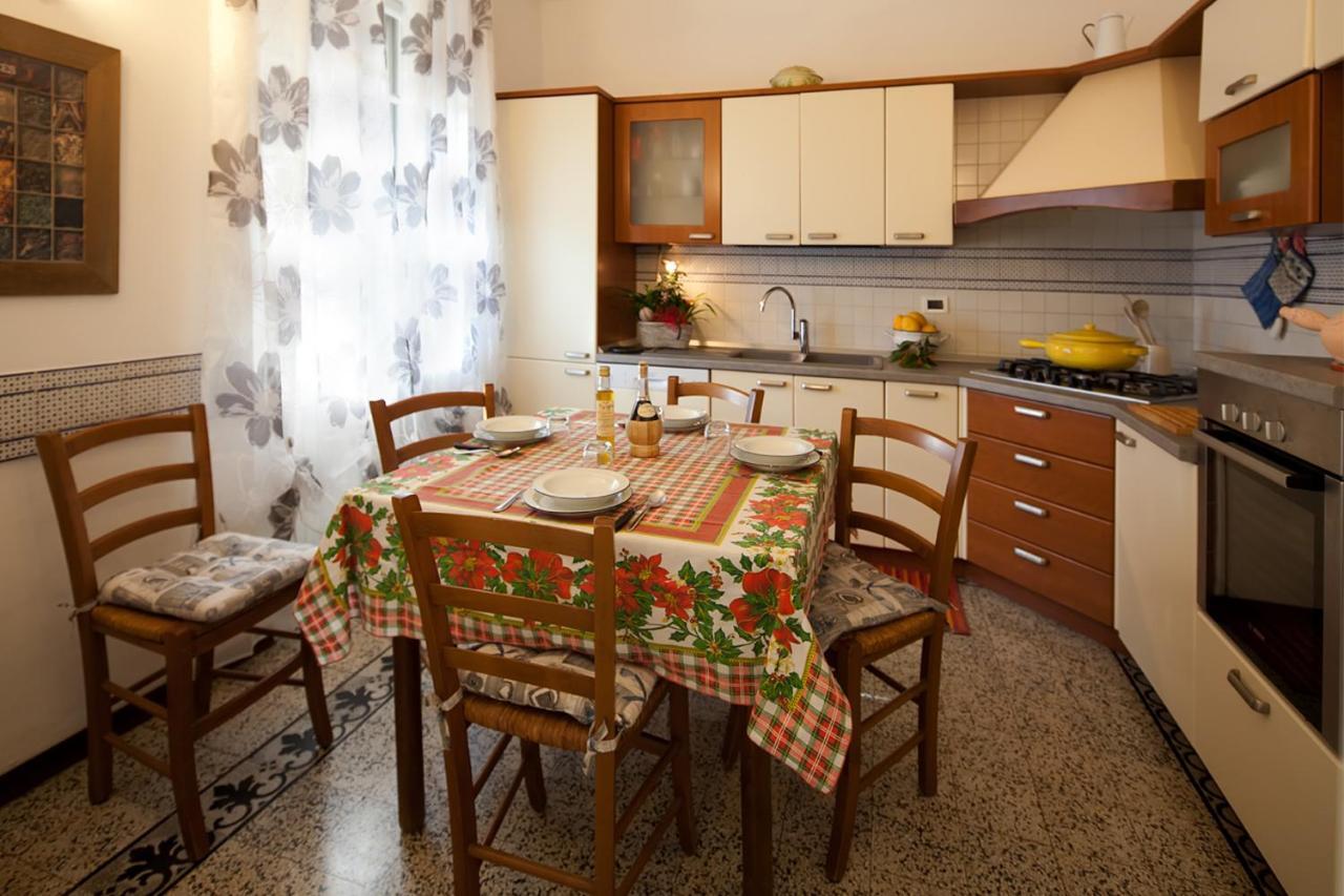 Casa Zafferano Guest House Albenga Bagian luar foto