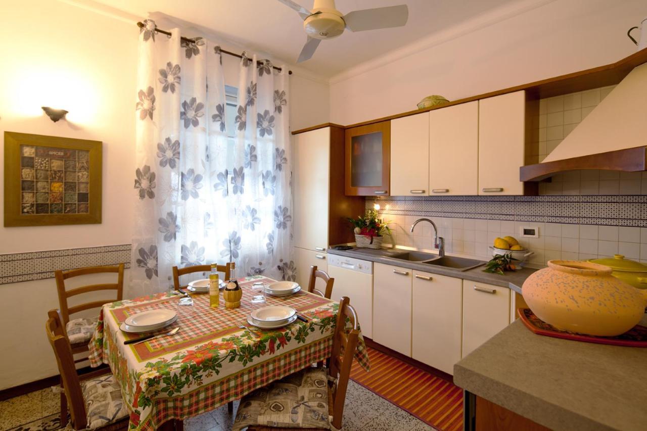 Casa Zafferano Guest House Albenga Bagian luar foto