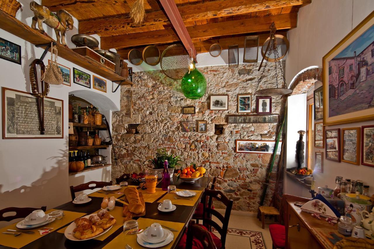 Casa Zafferano Guest House Albenga Bagian luar foto