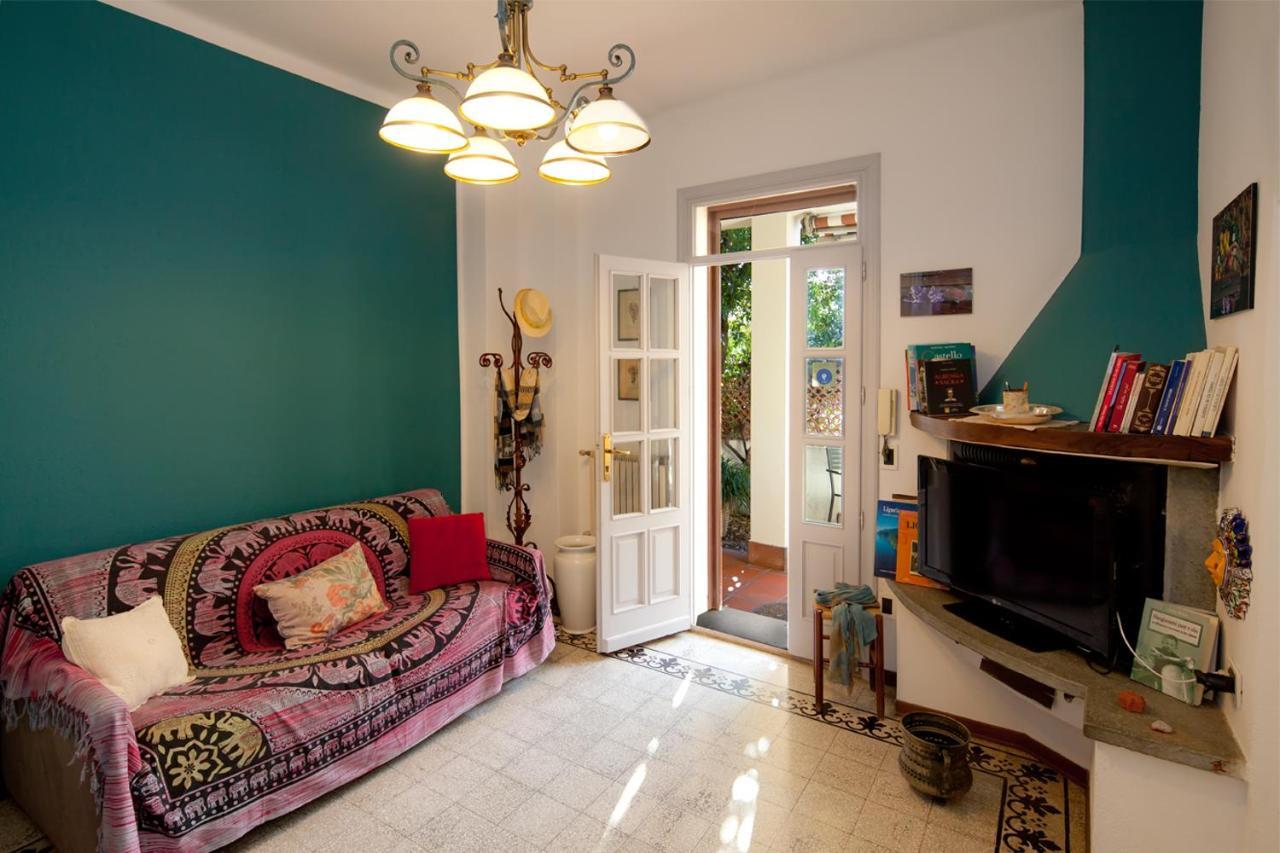 Casa Zafferano Guest House Albenga Bagian luar foto